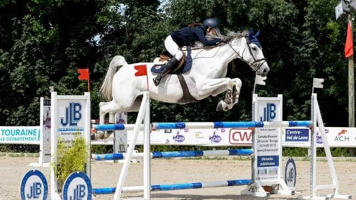 AGT FFE – Esthederm de Nouans-les-Fontaines (37) : Première victoire cette saison pour Camille Fuzeau Thomas et Vahine de Leveaux
