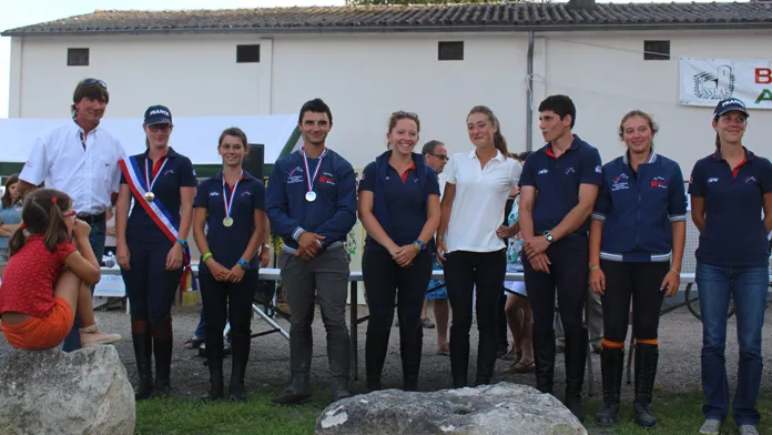 SELECTION_EQUIPE_DE_FRANCE_CHAMPIONNAT_EUROPE_JEUNES_CAVALIERS_DE_TREC_A_EERSEL_2015-Pascal Denis