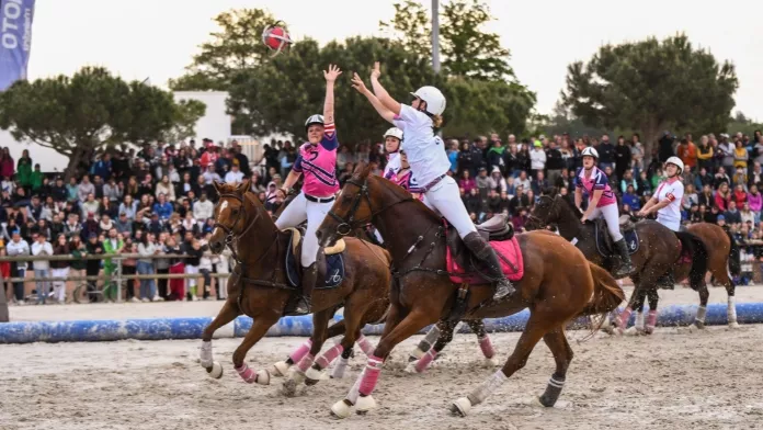 Justine AMMANN pour l’équipe de Salon de Provence lors de la demi-finale de la Coupe de France Féminine 2023 au Parc Equestre Fédéral, face à l’équipe d’Hautevile