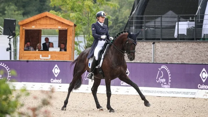 Un début de championnats d'Europe encourageant pour les Bleus du dressage Anne-Sophie Serre et Jibraltar de Massa