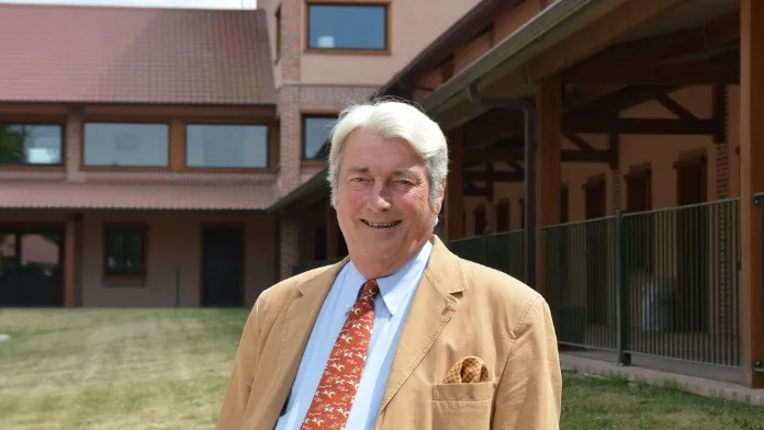 Hommage à Jean-François Chary, président d’honneur de la FFE