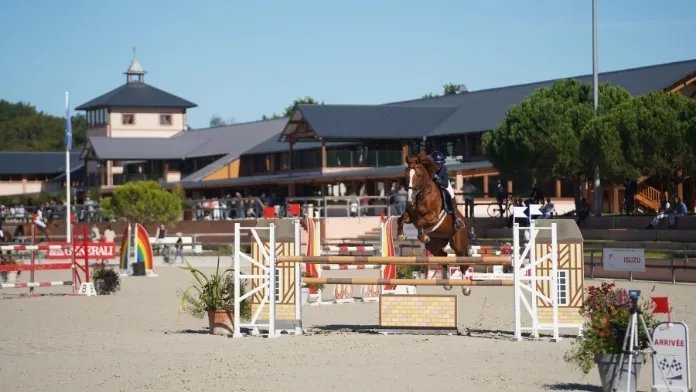 National Enseignants saut d'obstacles crédit FFE-CB