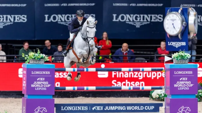 Le circuit Coupe du monde FEI faisait étape dimanche 18 janvier en Allemagne, et plus précisément à Leipzig. Auteurs d’un double sans-faute, Simon Delestre et Gatsby du Tillard ont pris une très belle deuxième place pour leur première sur le circuit indoor FEI