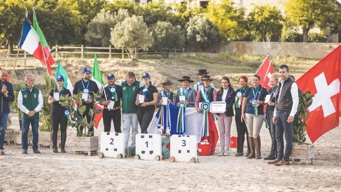 Championnats Europe équitation de travail podium crédit FFE-PSV