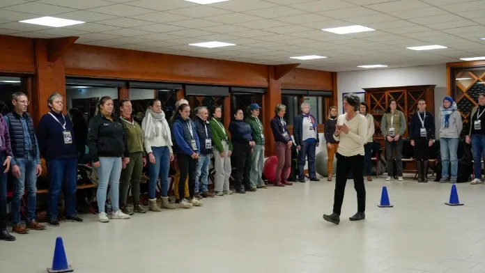 Équitation pour adultes : accompagner et inspirer une génération en mouvement