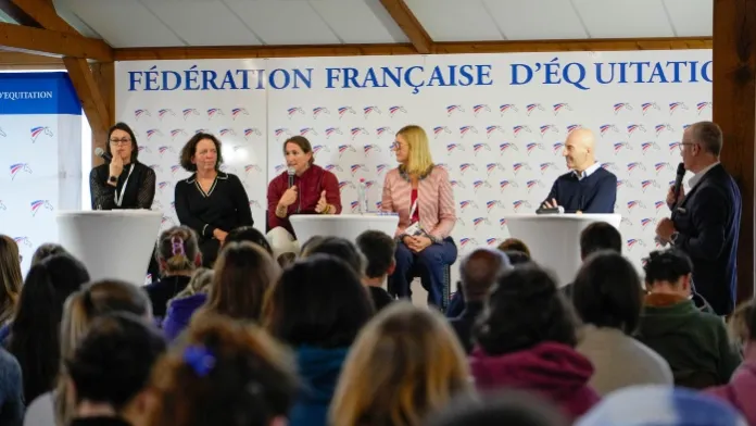 Équitation pour adultes : accompagner et inspirer une génération en mouvement