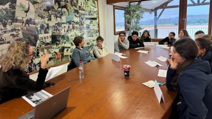 Media-training, gestion des réseaux sociaux et cyberharcèlement au programme du stage fédéral Jeunes de saut d’obstacles