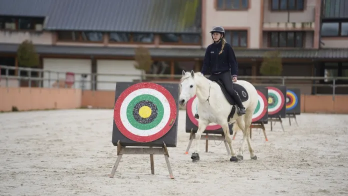 Exercice maniabilité tir à l'arc à cheval